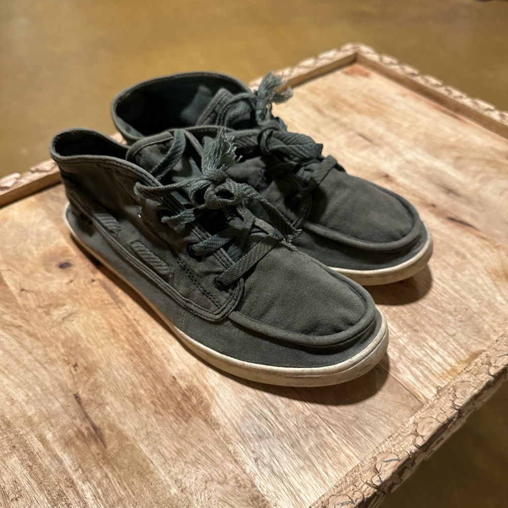 Sanuk Vee K Shawn Chukka Sneakers - Size 8